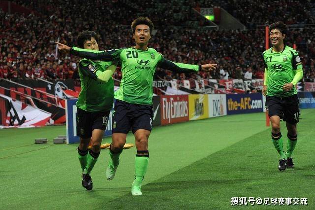 闫鹏飞22+12上海2-1晋级八强 首钢4人被驱逐